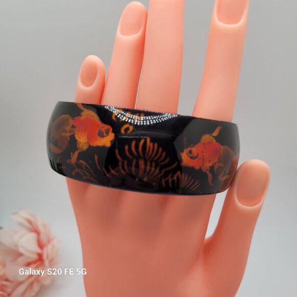 Painted Lacquer Bangle Bracelet Black with Gold Koi Fish - Picture 1 of 10